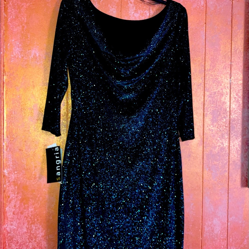 Sangria Long Sleeve Metallic Dress. Classic Front Line. Drop Neck on Back. Sz8